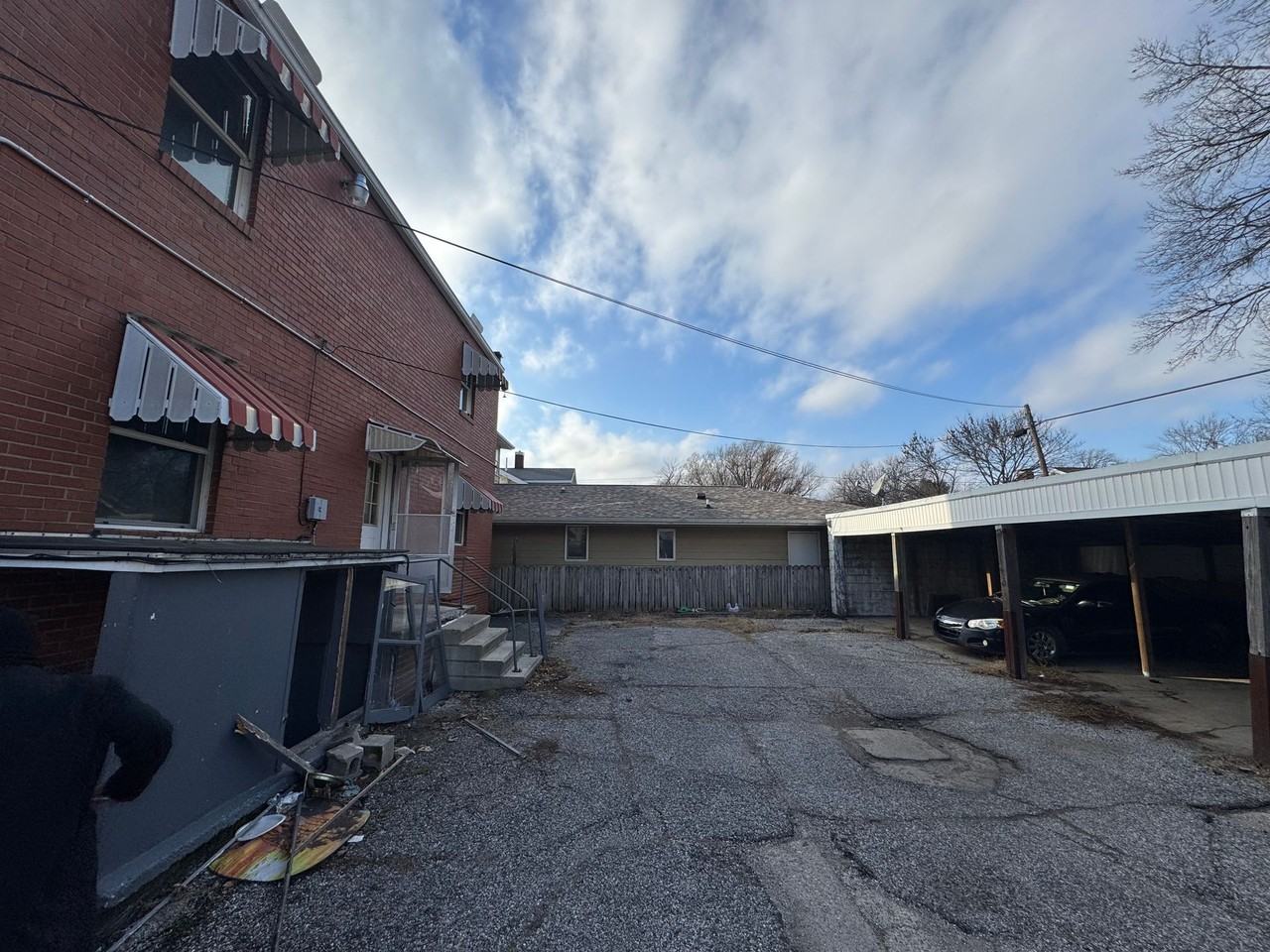 143 W Locust Street - Photo 3 of 24