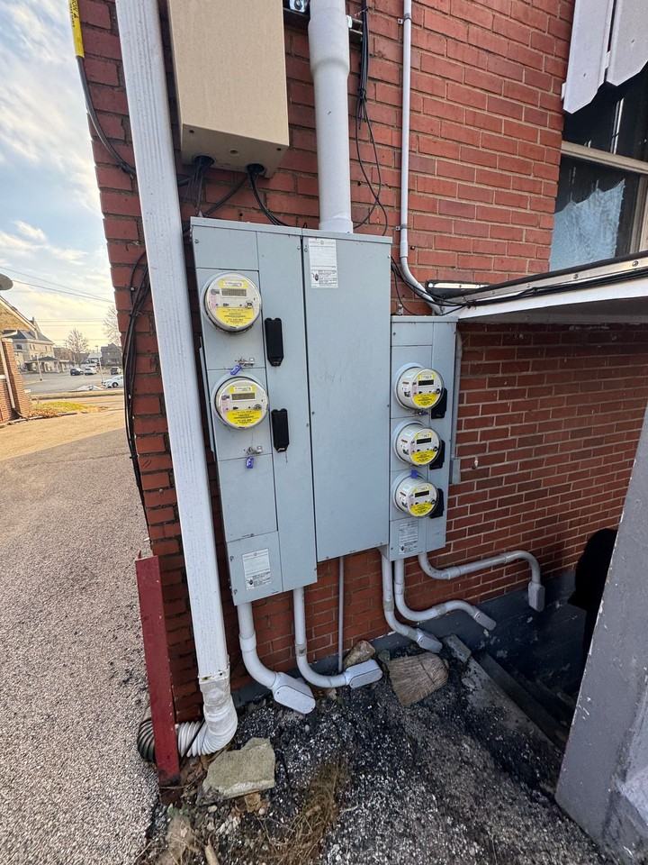 143 W Locust Street - Photo 4 of 24