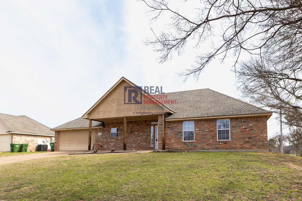 100 Hunter Ln - Photo 2 of 25