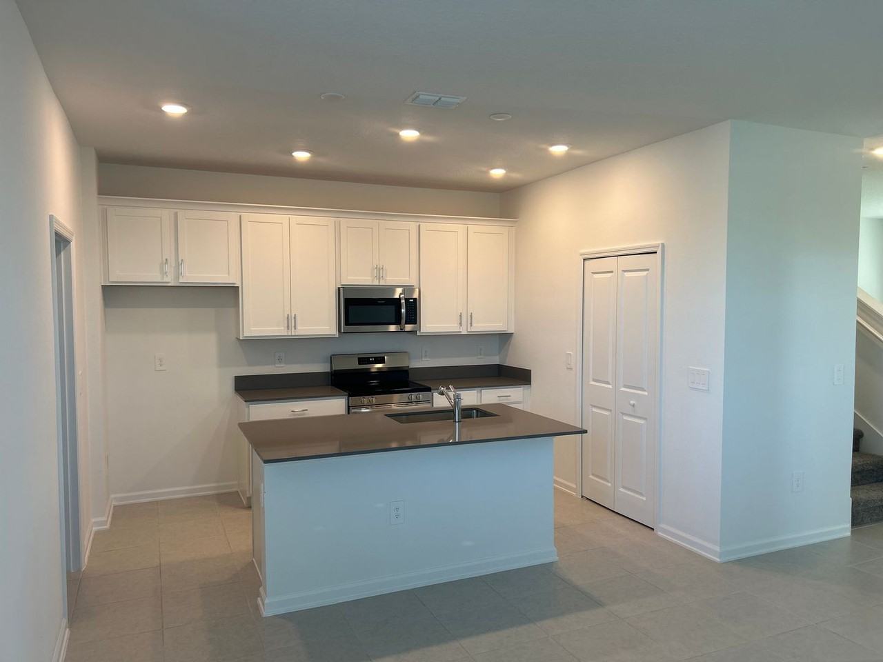 2020 Tohoqua Blvd - Photo 4 of 27