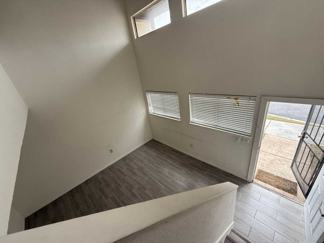 3977 Crayrich Cir - Photo 3 of 10