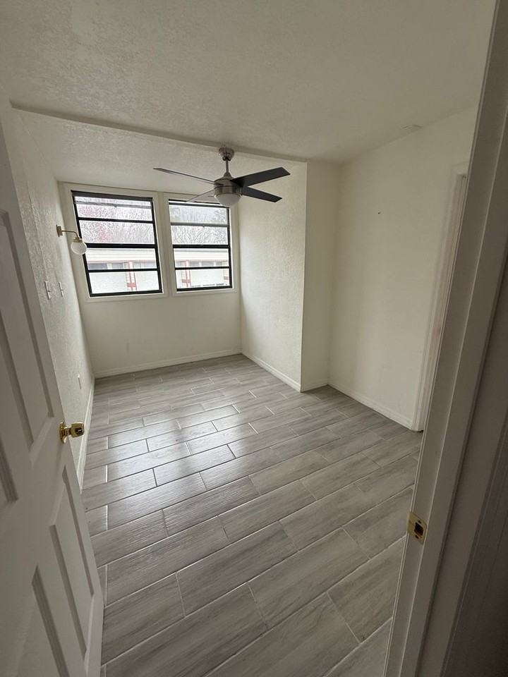3977 Crayrich Cir - Photo 4 of 10