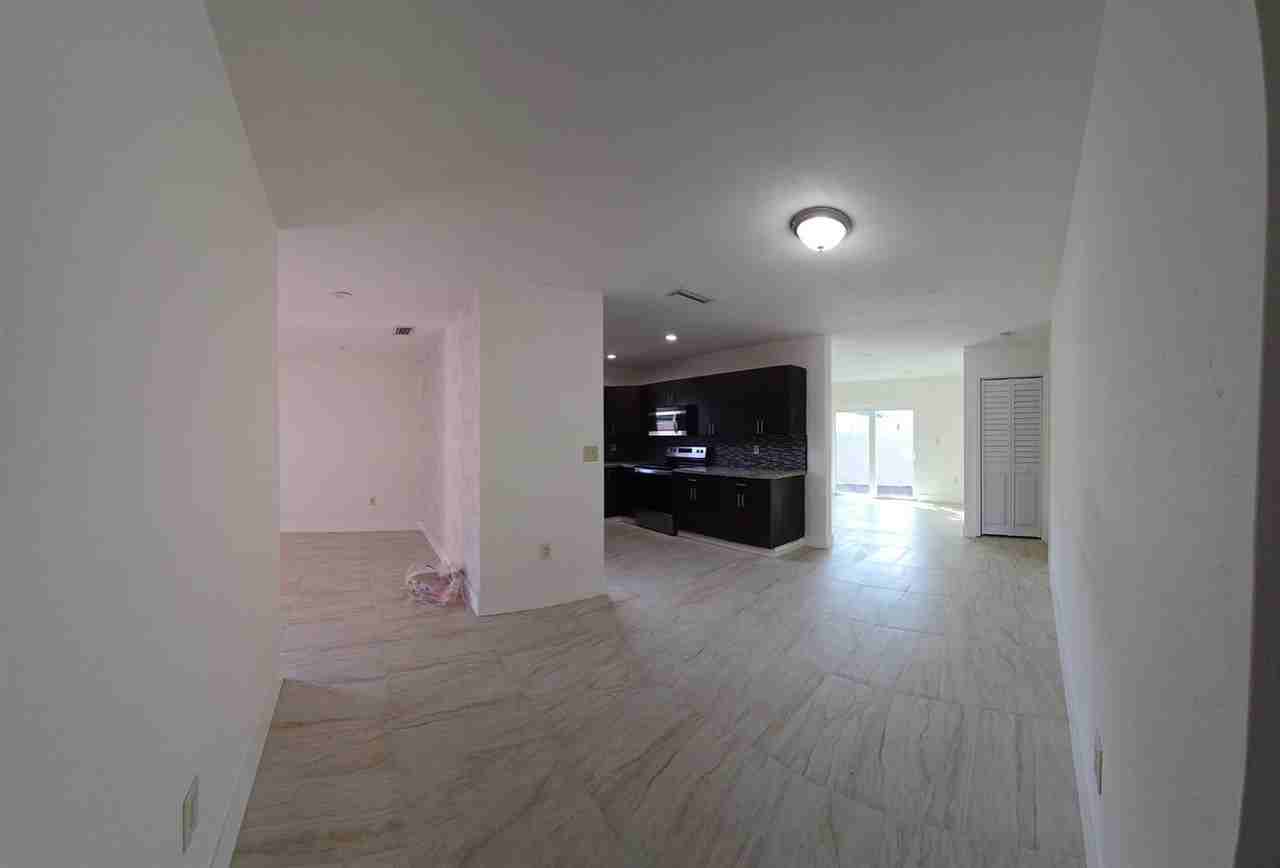 2728 Southwest 5th Street #NA - Photo 3 of 10