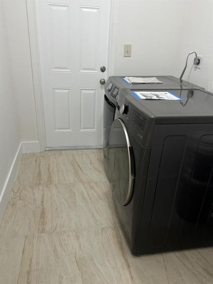 2728 Southwest 5th Street #NA - Photo 4 of 10