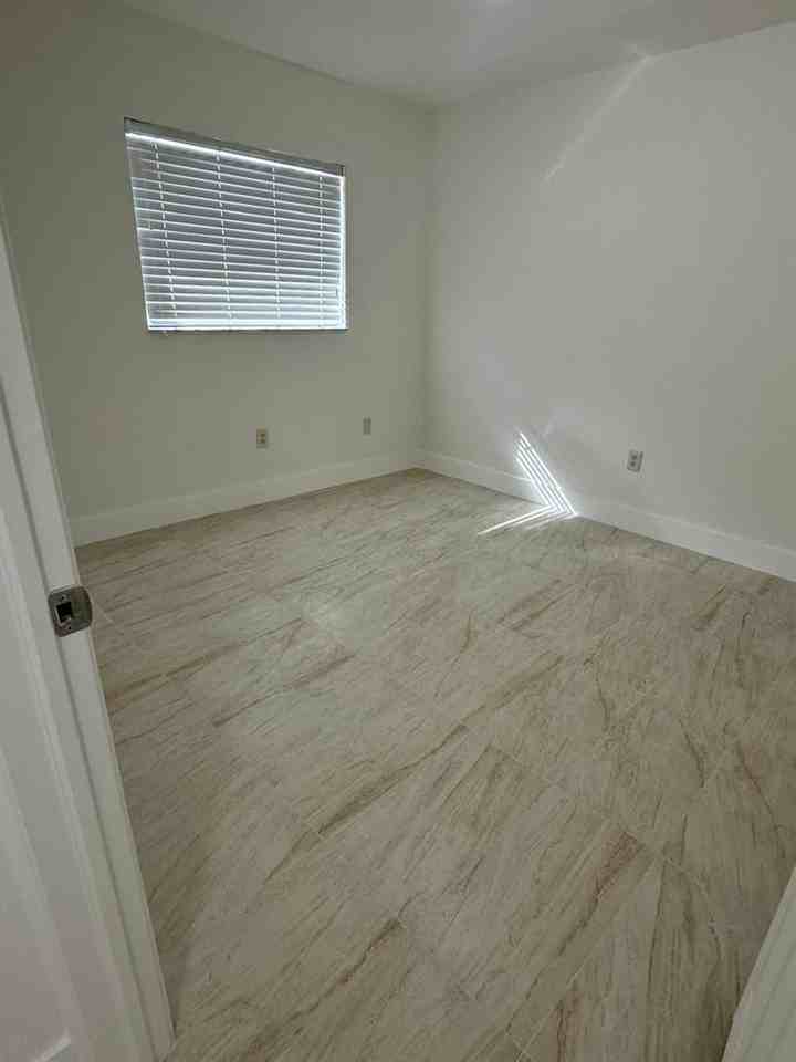 2728 Southwest 5th Street #NA - Photo 5 of 10