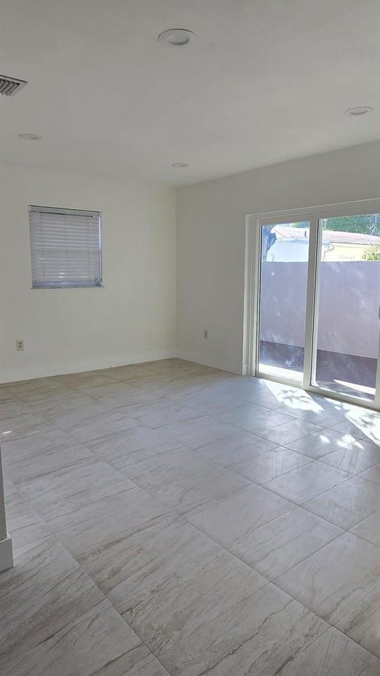 2728 Southwest 5th Street #NA - Photo 7 of 10