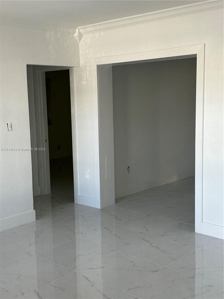 3220 Sw 4th St #NA - Photo 2 of 7