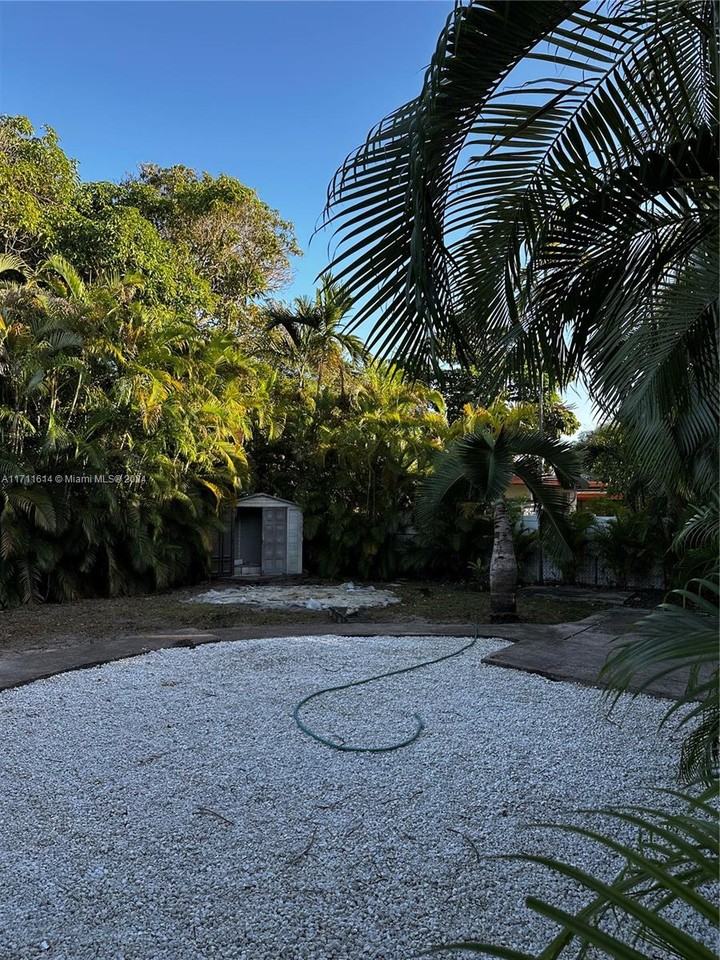 3220 Sw 4th St #NA - Photo 5 of 7