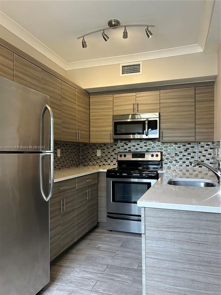 222 Sidonia Ave #11 - Photo 2 of 9