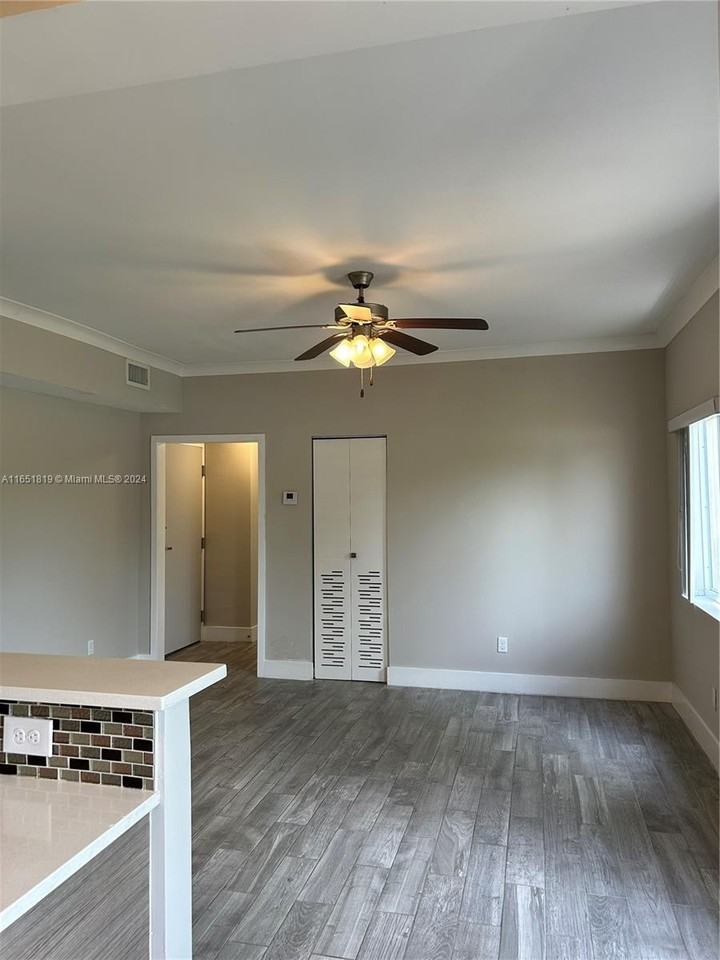 222 Sidonia Ave #11 - Photo 4 of 9