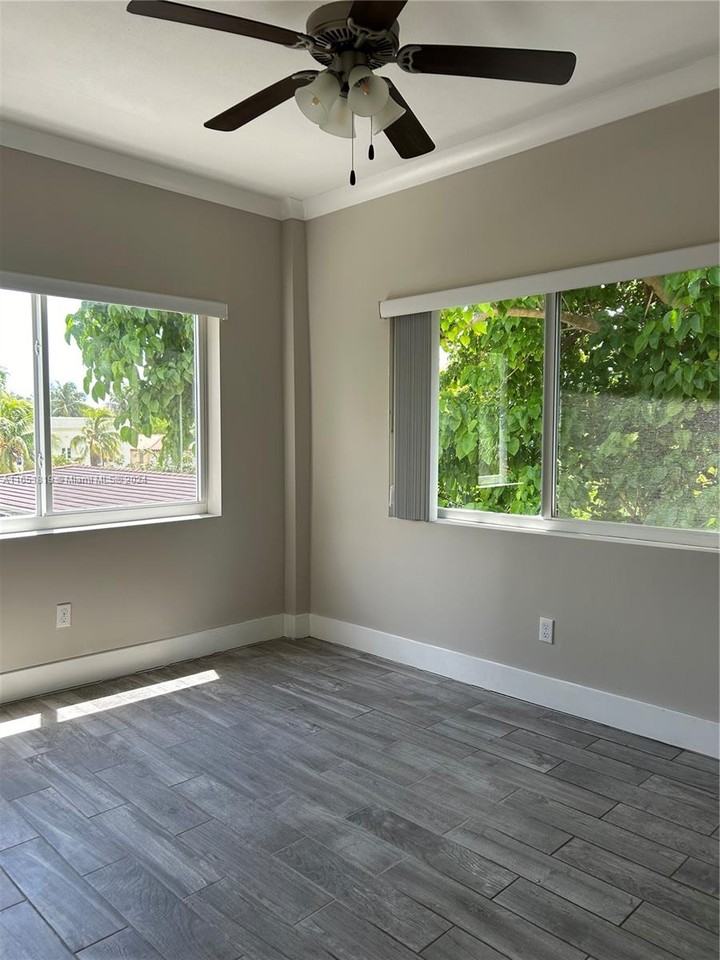 222 Sidonia Ave #11 - Photo 6 of 9