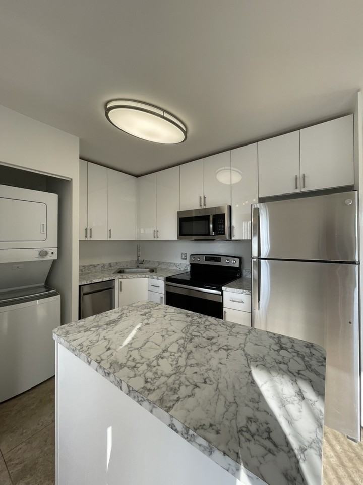 559 NE 44th St - Photo 2 of 5