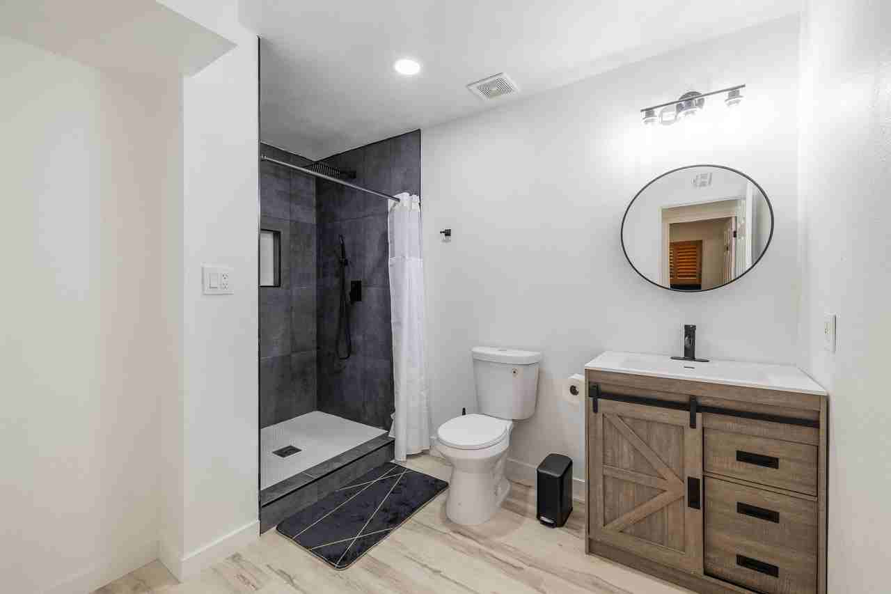 N 38th Dr - Photo 3 of 18