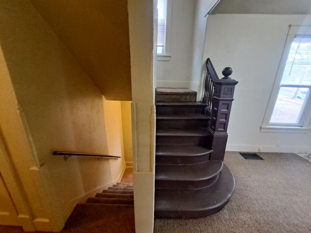 1112 N Gaines St - Photo 6 of 17
