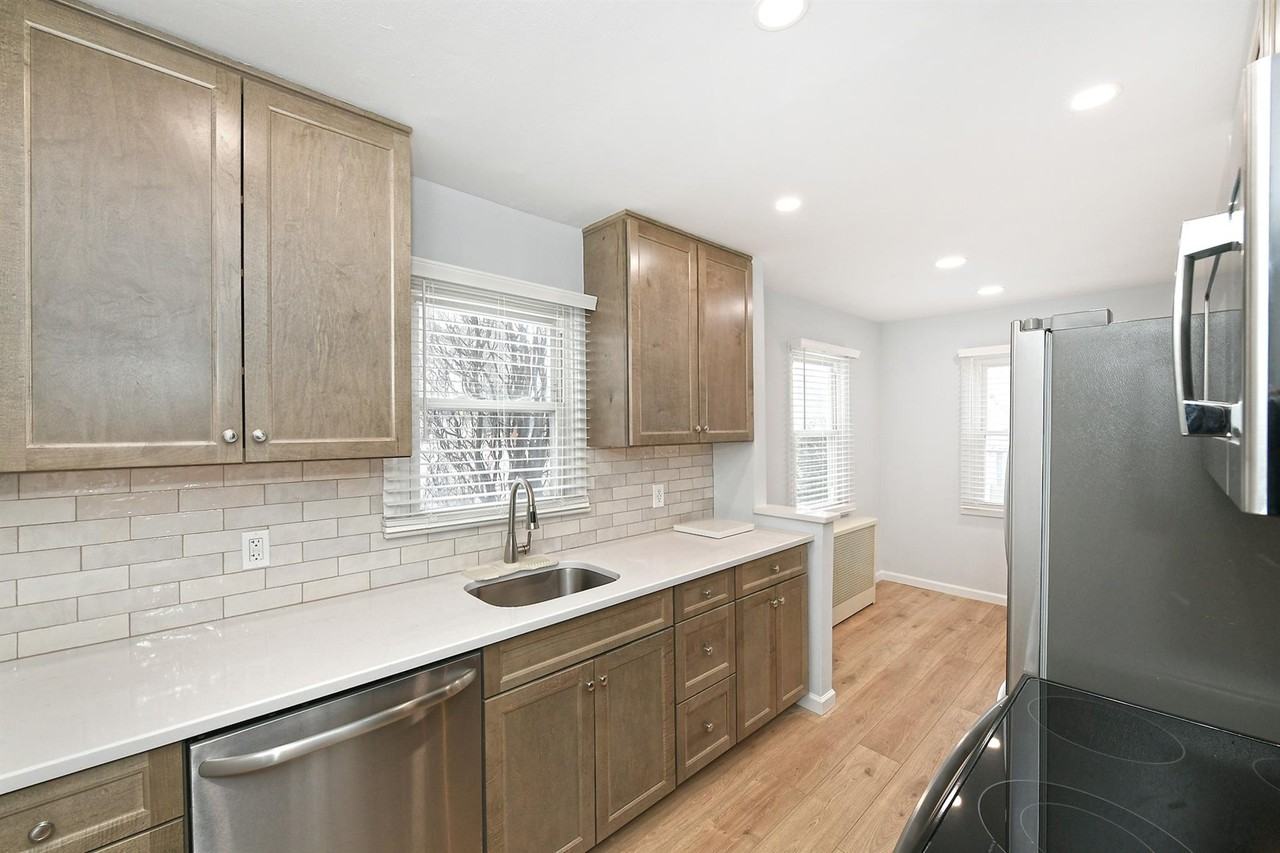 2543 6th Ave - Photo 3 of 10