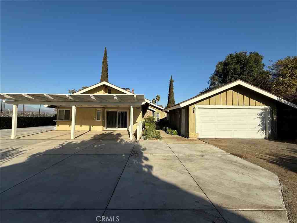 20065 Emerald Meadow Dr - Photo 2 of 27