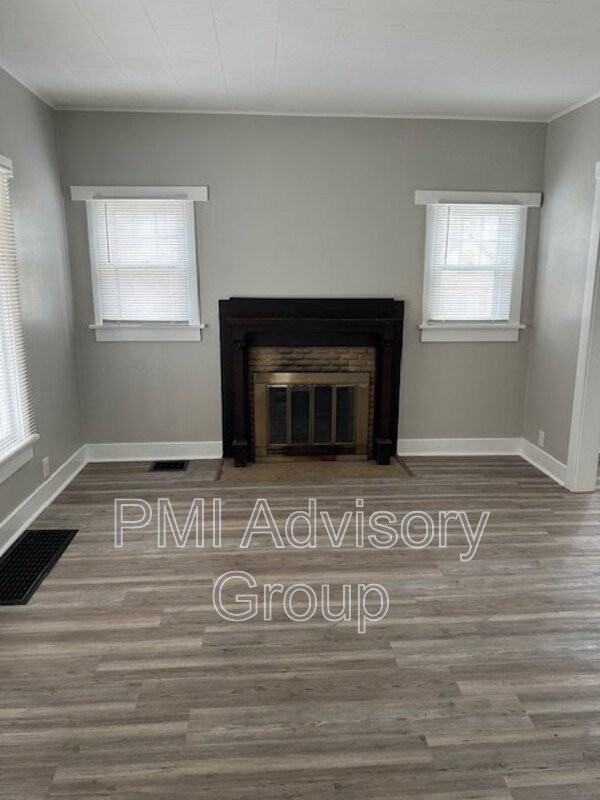 1148 Sw College Ave - Photo 2 of 9