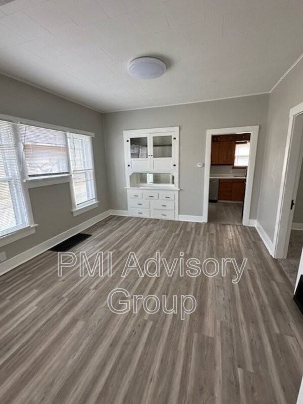 1148 Sw College Ave - Photo 3 of 9