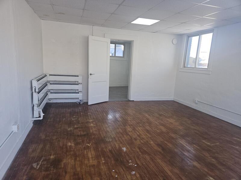 445 Broad St - Photo 4 of 11