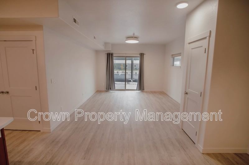 206 Sawyer Ln - Photo 2 of 46