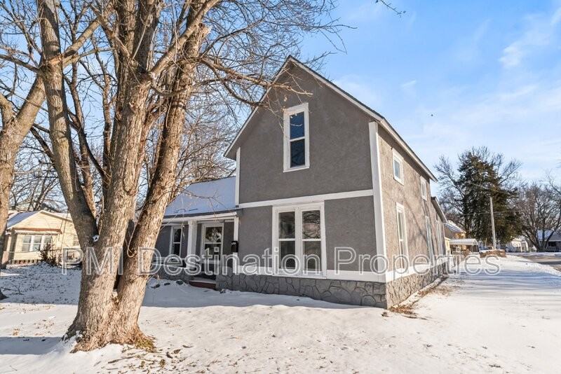 115 Brown Ave - Photo 3 of 41