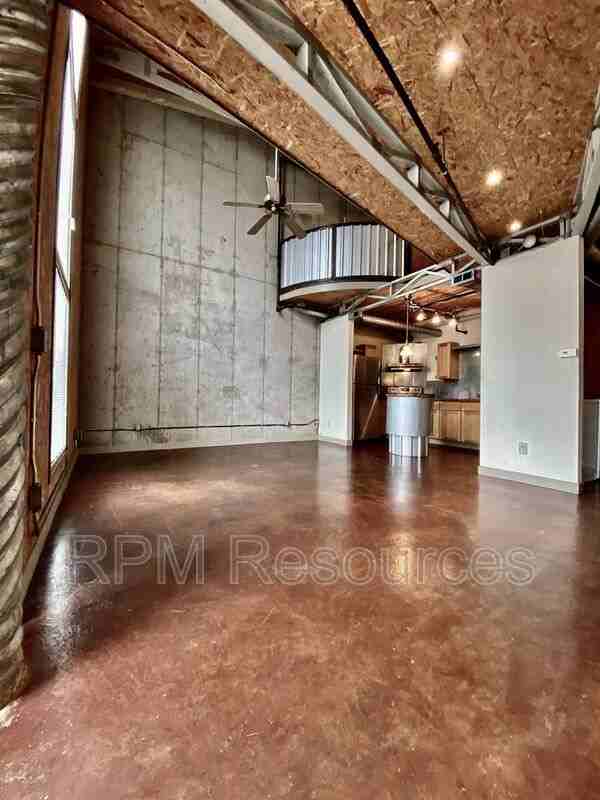 300 Summit Ridge Dr - Photo 4 of 24