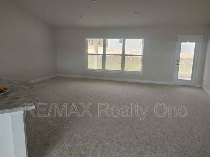 8398 N Jay Dr - Photo 2 of 18