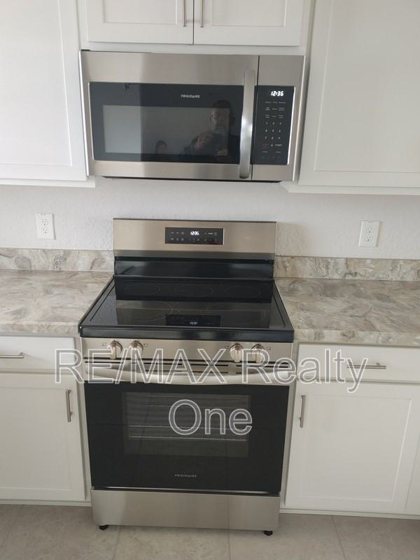 8398 N Jay Dr - Photo 5 of 18