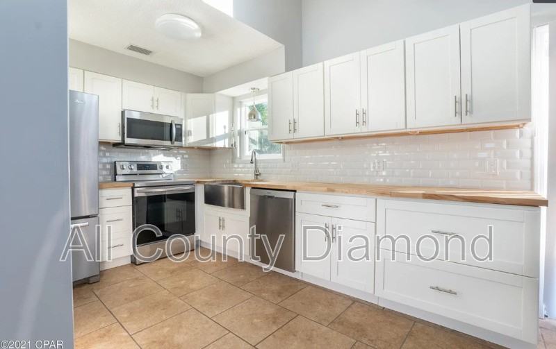 2721 Ravenwood Ct - Photo 4 of 24