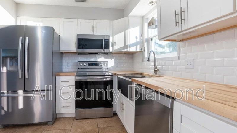 2721 Ravenwood Ct - Photo 5 of 24