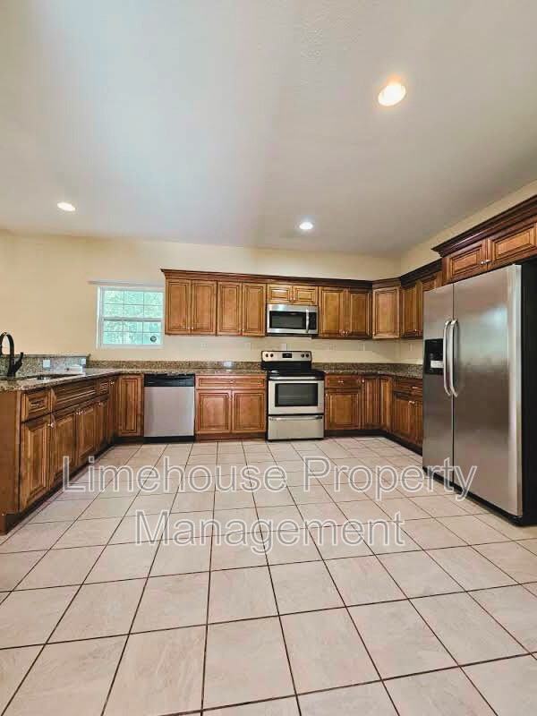 1408 Colon Ave - Photo 2 of 25