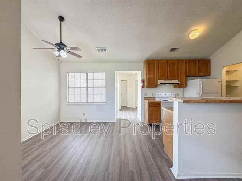 5218 Davy Crockett St - Photo 3 of 18