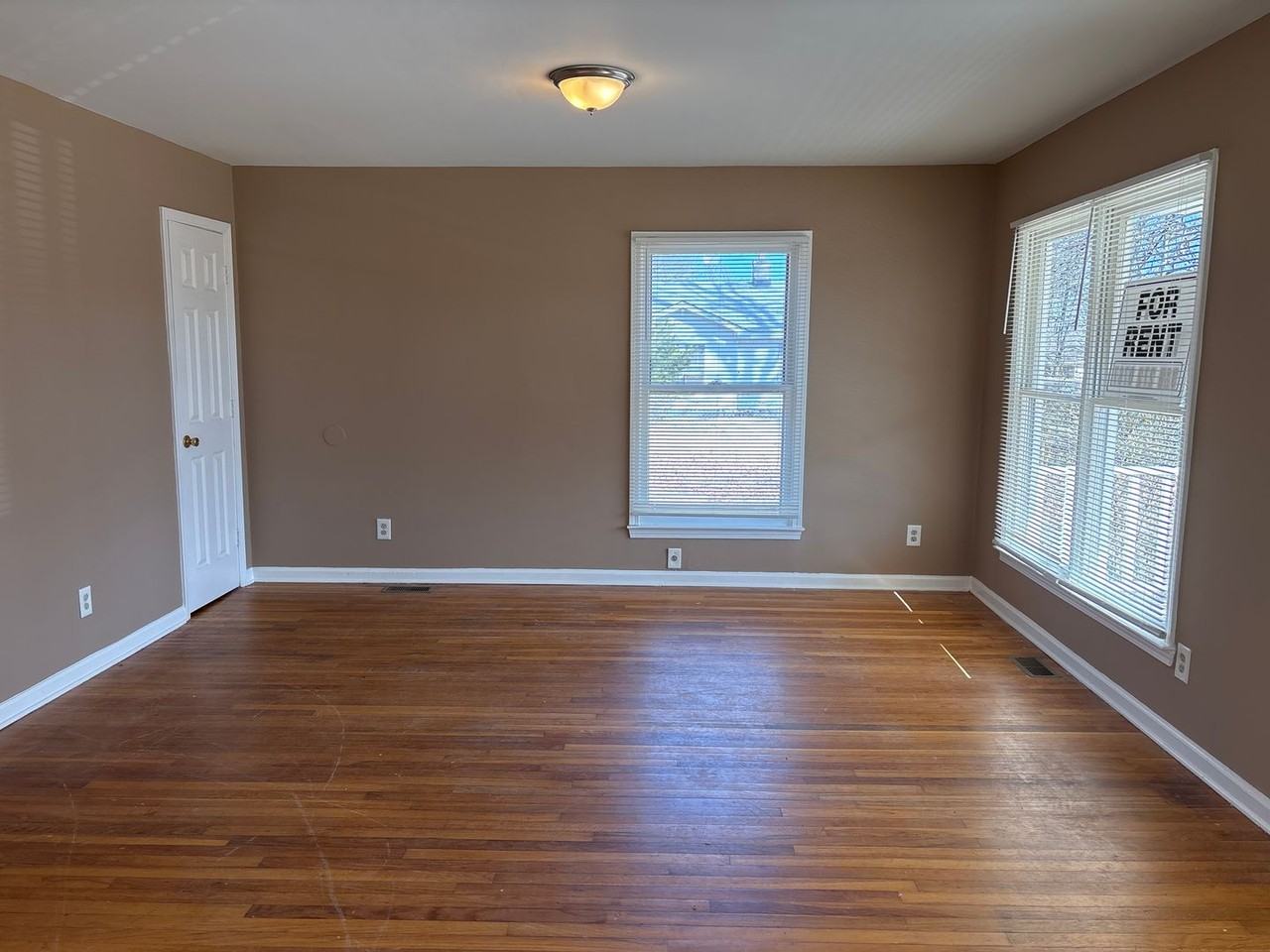 423 Boyd St - Photo 3 of 13