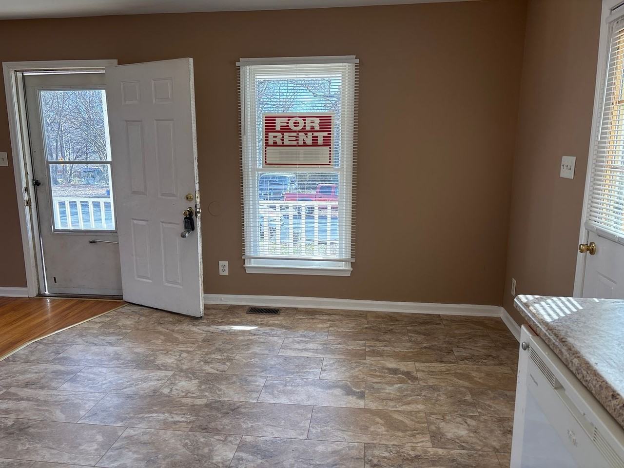 423 Boyd St - Photo 6 of 13