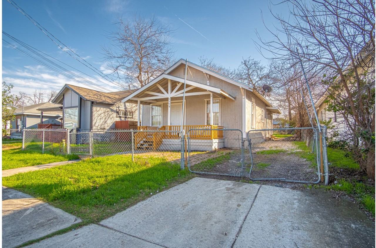 1518 Burnet Street - Photo 2 of 21