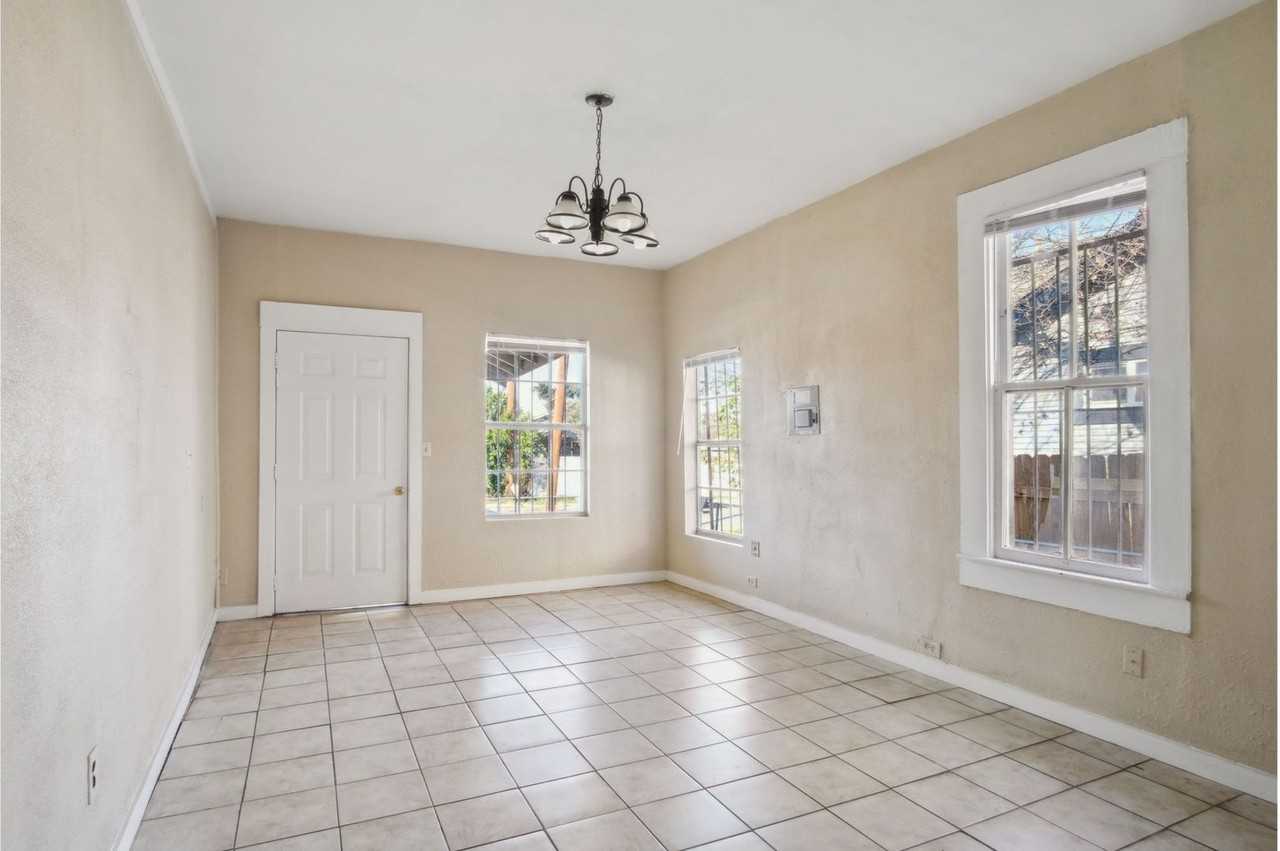 1518 Burnet Street - Photo 6 of 21