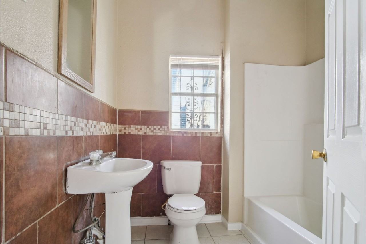 1518 Burnet Street - Photo 7 of 21