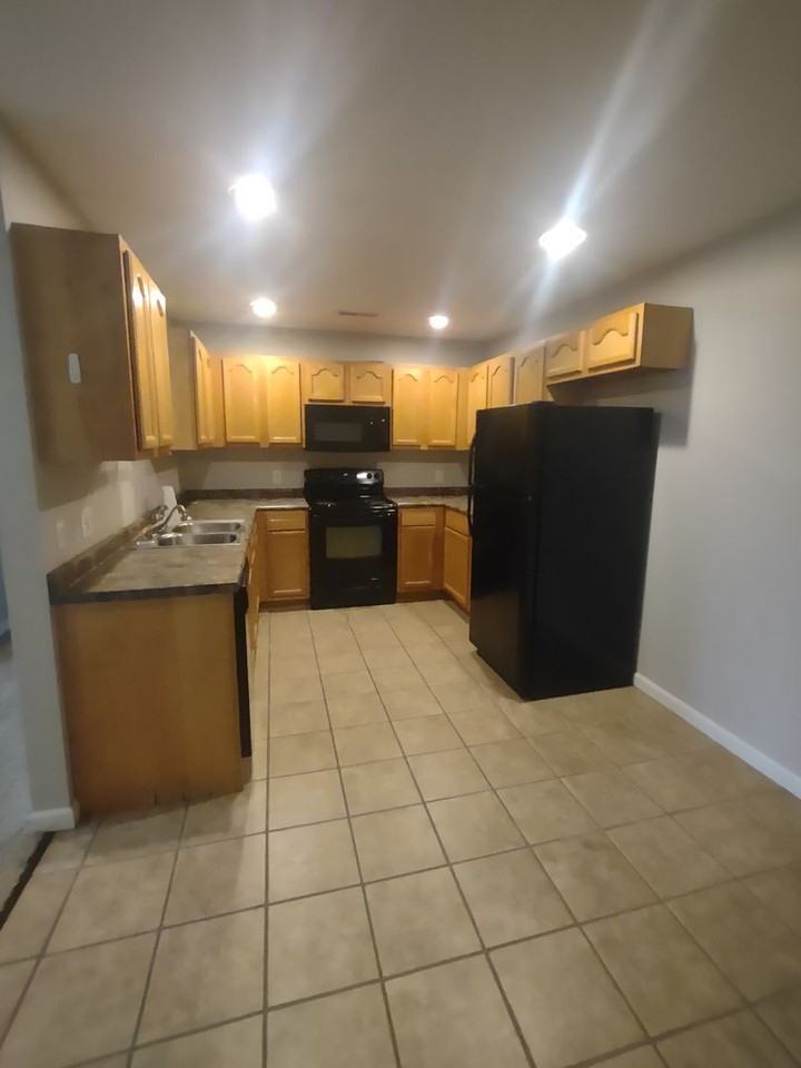 269 Tara Ct - Photo 3 of 12