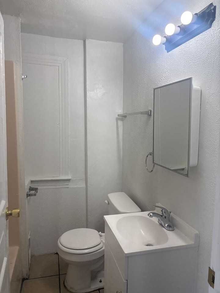 50 W Jackson St #3 - Photo 2 of 8
