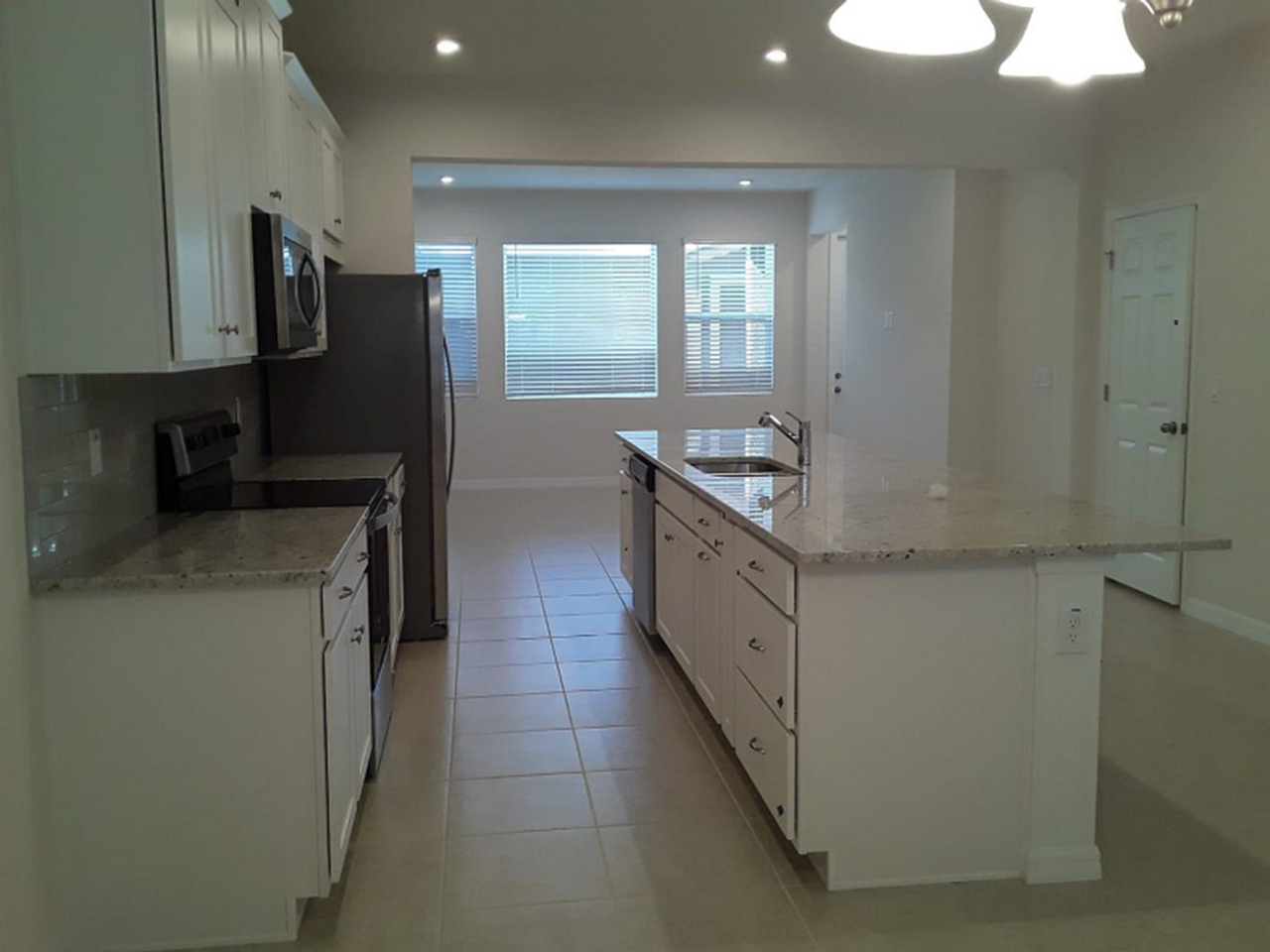 16348 Prairie School Dr - Photo 4 of 12