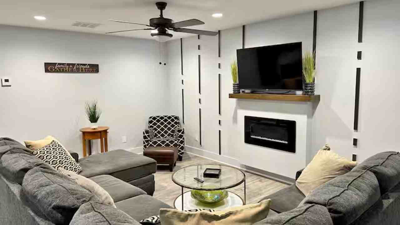 2395 Highpoint Rd - Photo 3 of 45