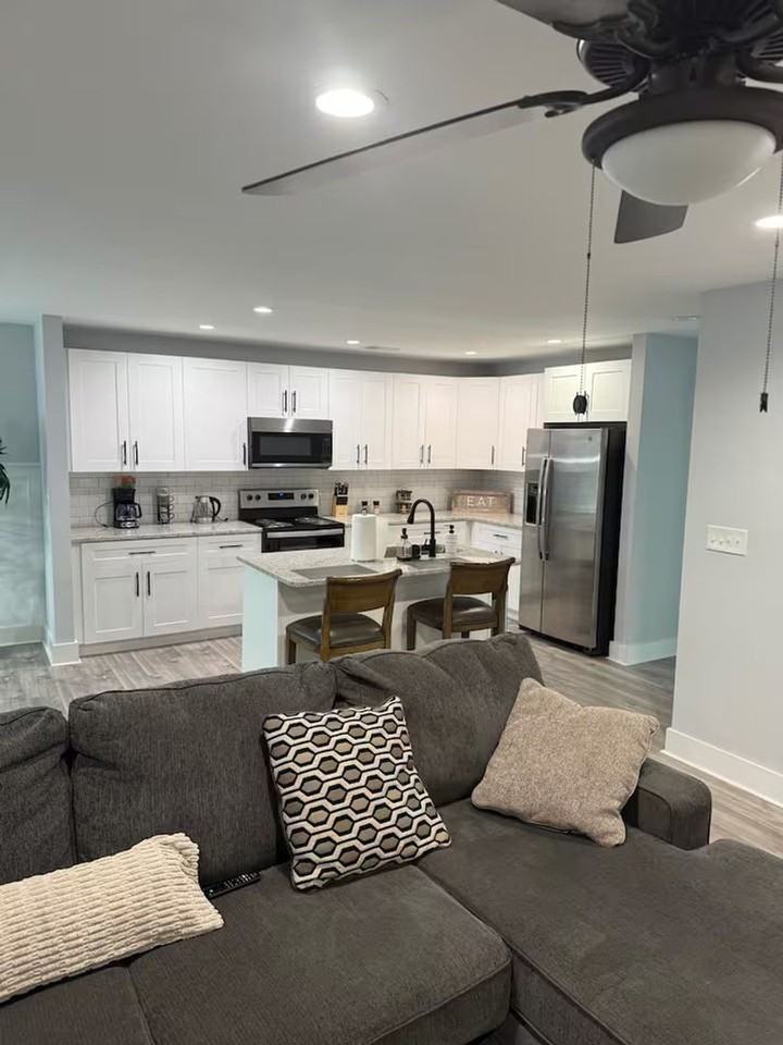 2395 Highpoint Rd - Photo 4 of 45