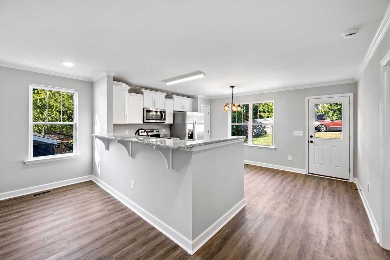 222 Pitts Ave - Photo 2 of 14