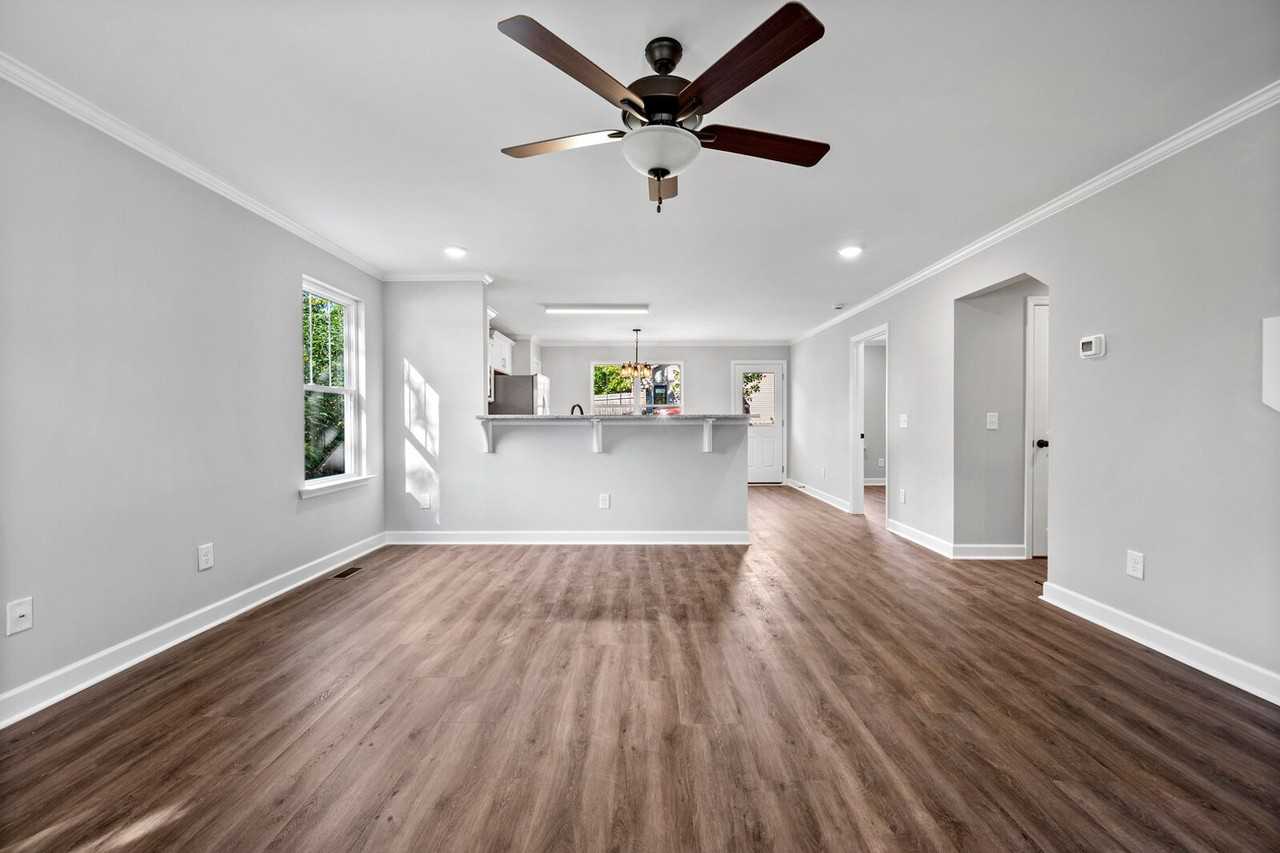 222 Pitts Ave - Photo 4 of 14