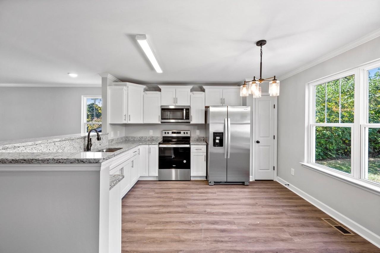 222 Pitts Ave - Photo 5 of 14
