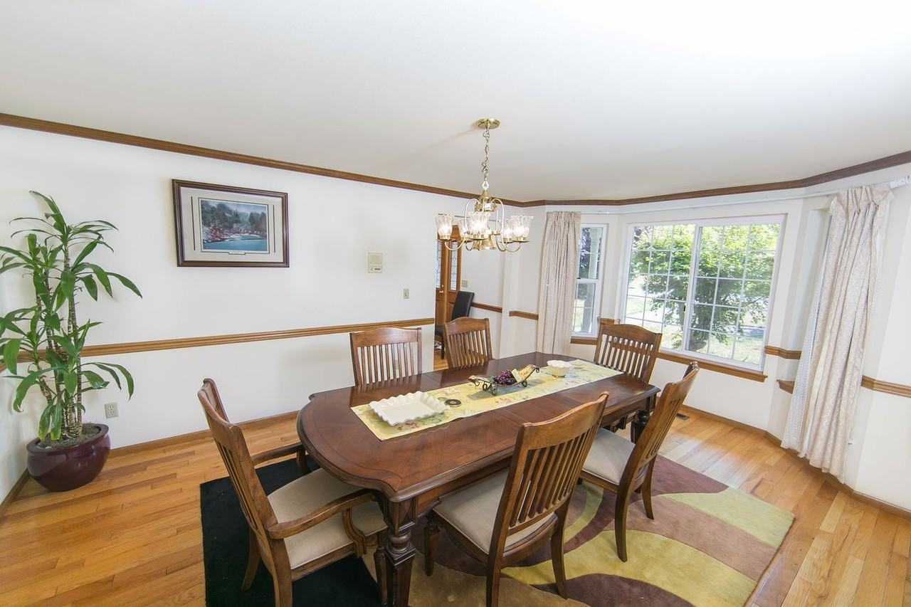 906 38th St - Photo 5 of 28