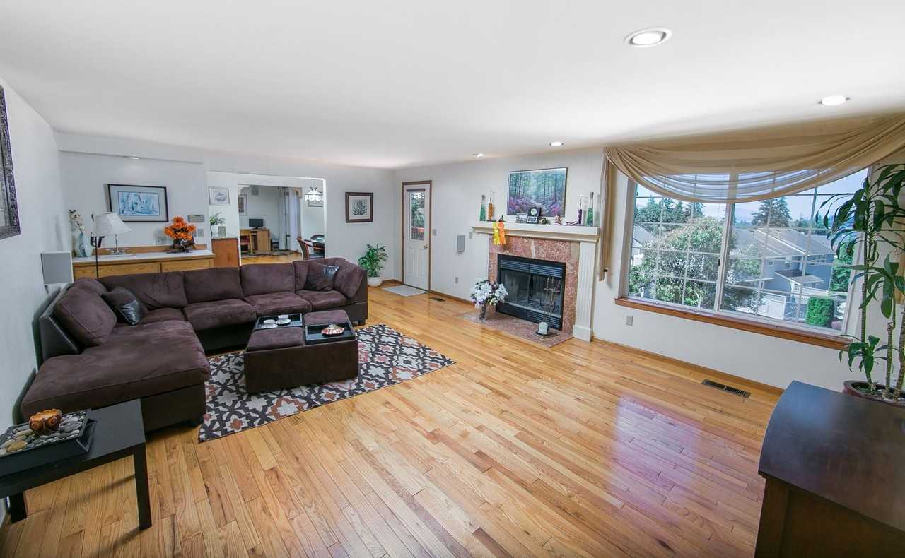 906 38th St - Photo 7 of 28