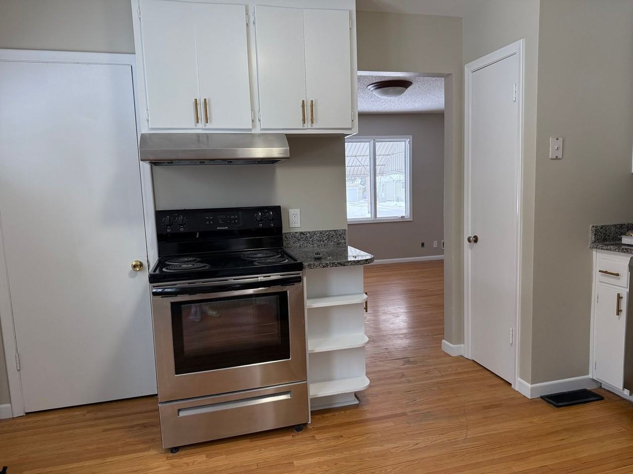 163 Roselawn Ave E - Photo 3 of 30