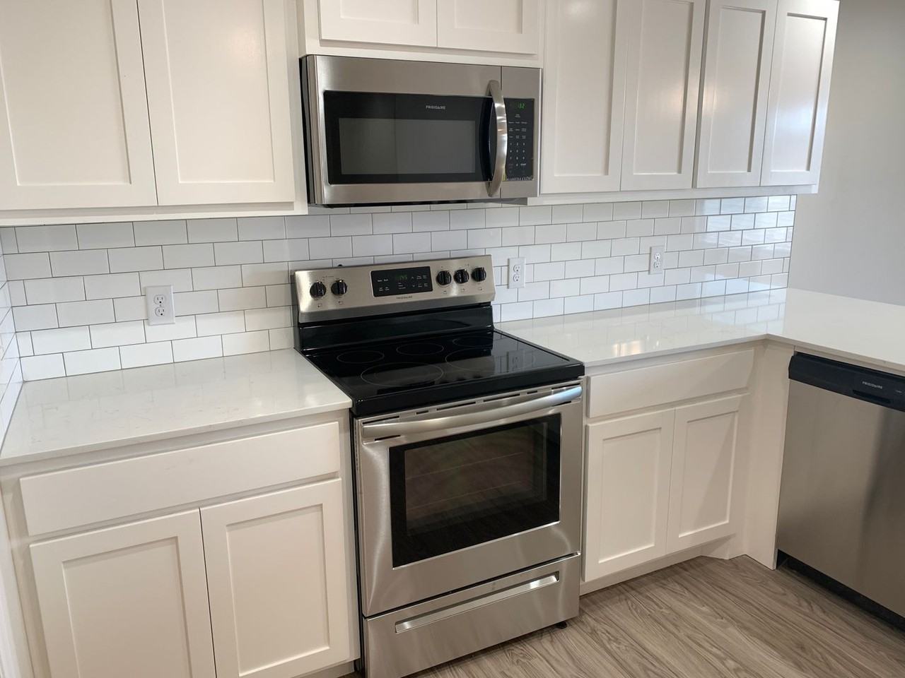 1321 Wade St - Photo 3 of 9