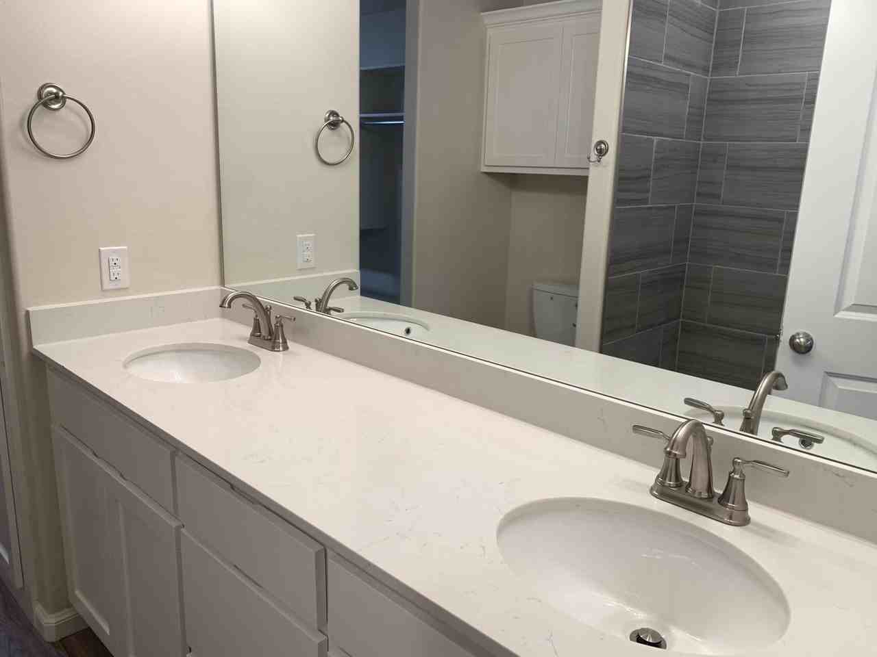 1321 Wade St - Photo 5 of 9